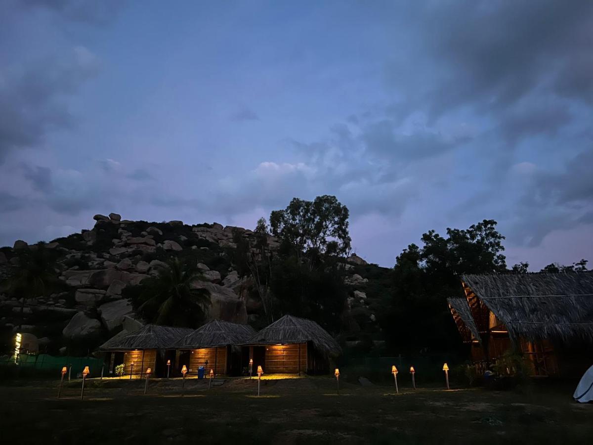 Banana Tree Home Stay هامبي المظهر الخارجي الصورة